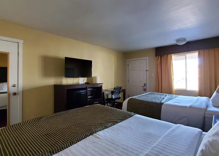 Hotel Ramada By Wyndham East