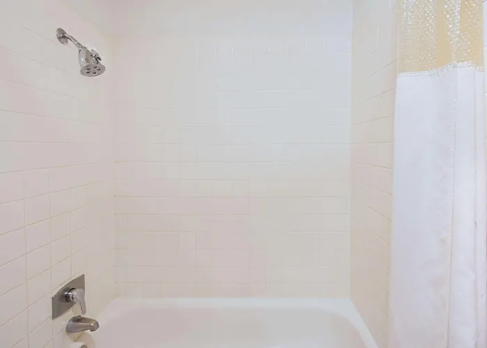 Ramada By Wyndham East Hotel 3*