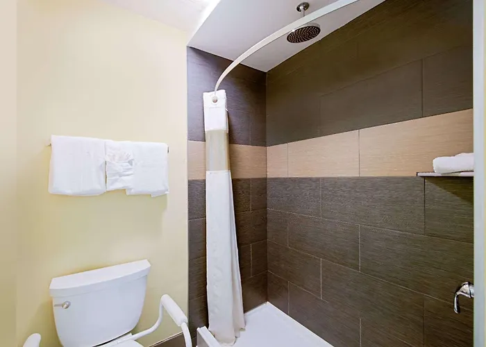 Ramada By Wyndham East