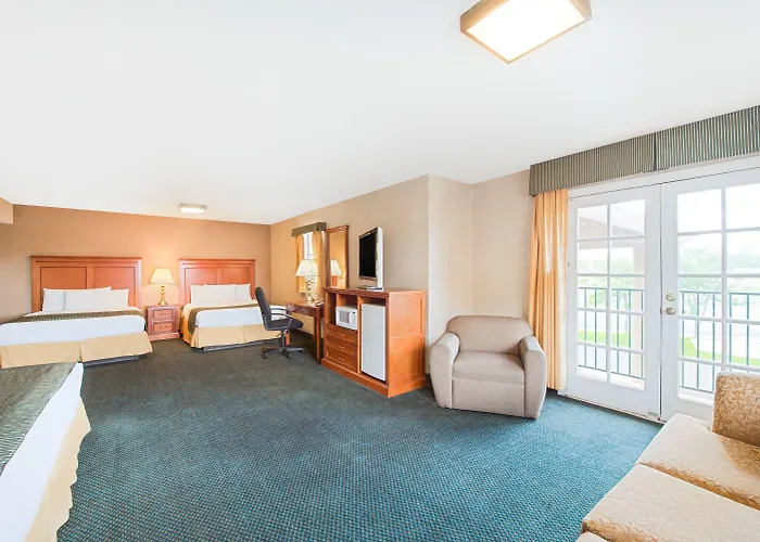 Hotel Ramada By Wyndham East
