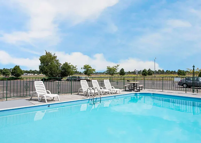 Hotel Ramada By Wyndham East