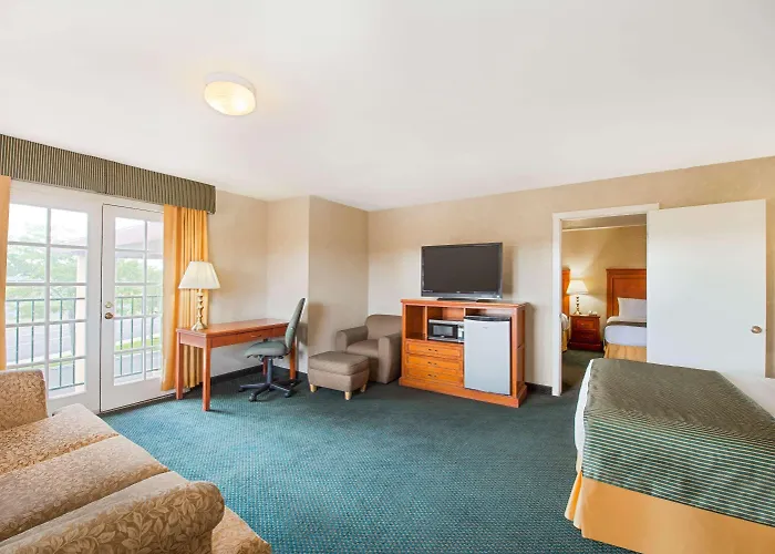 Ramada By Wyndham East Hotel