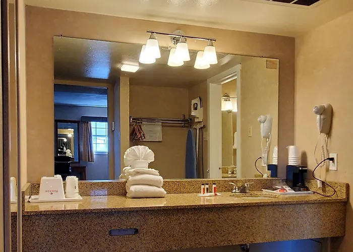 Hotel Ramada By Wyndham East 3*