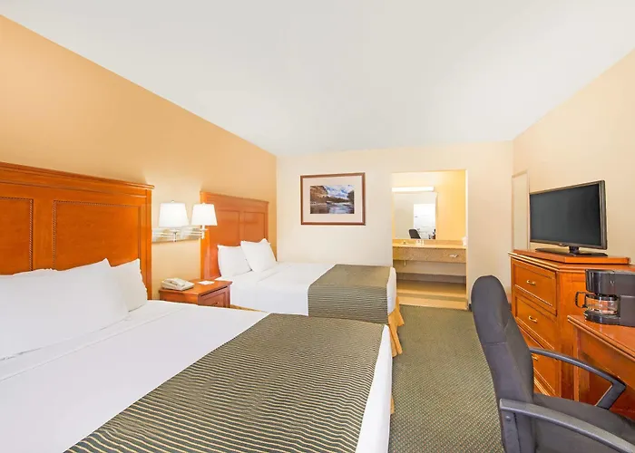 Hotel Ramada By Wyndham East 3*